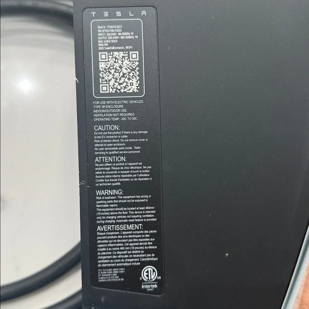 Tesla Universal Glossy White Charging Unit - Picture 4 of 5